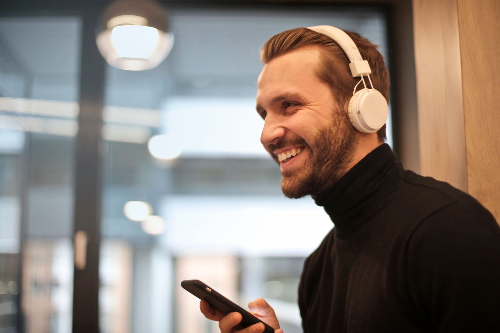 Cadeau musique pour un homme : trois profils, trois budgets