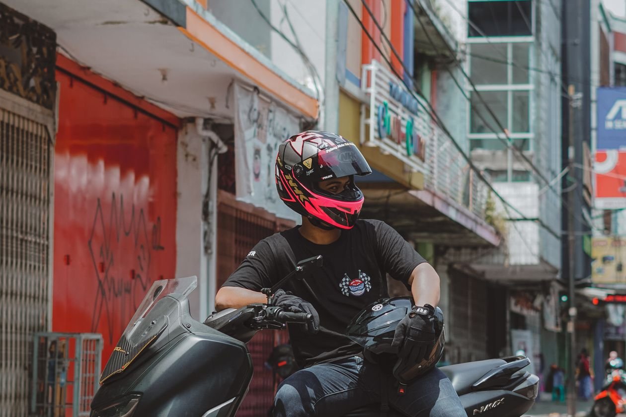 Idée cadeau motard : quoi offrir sans connaître sa taille